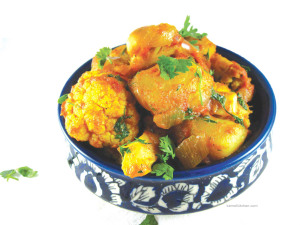 Aloo Gobhi - Indian Style Cauliflower and potato curry